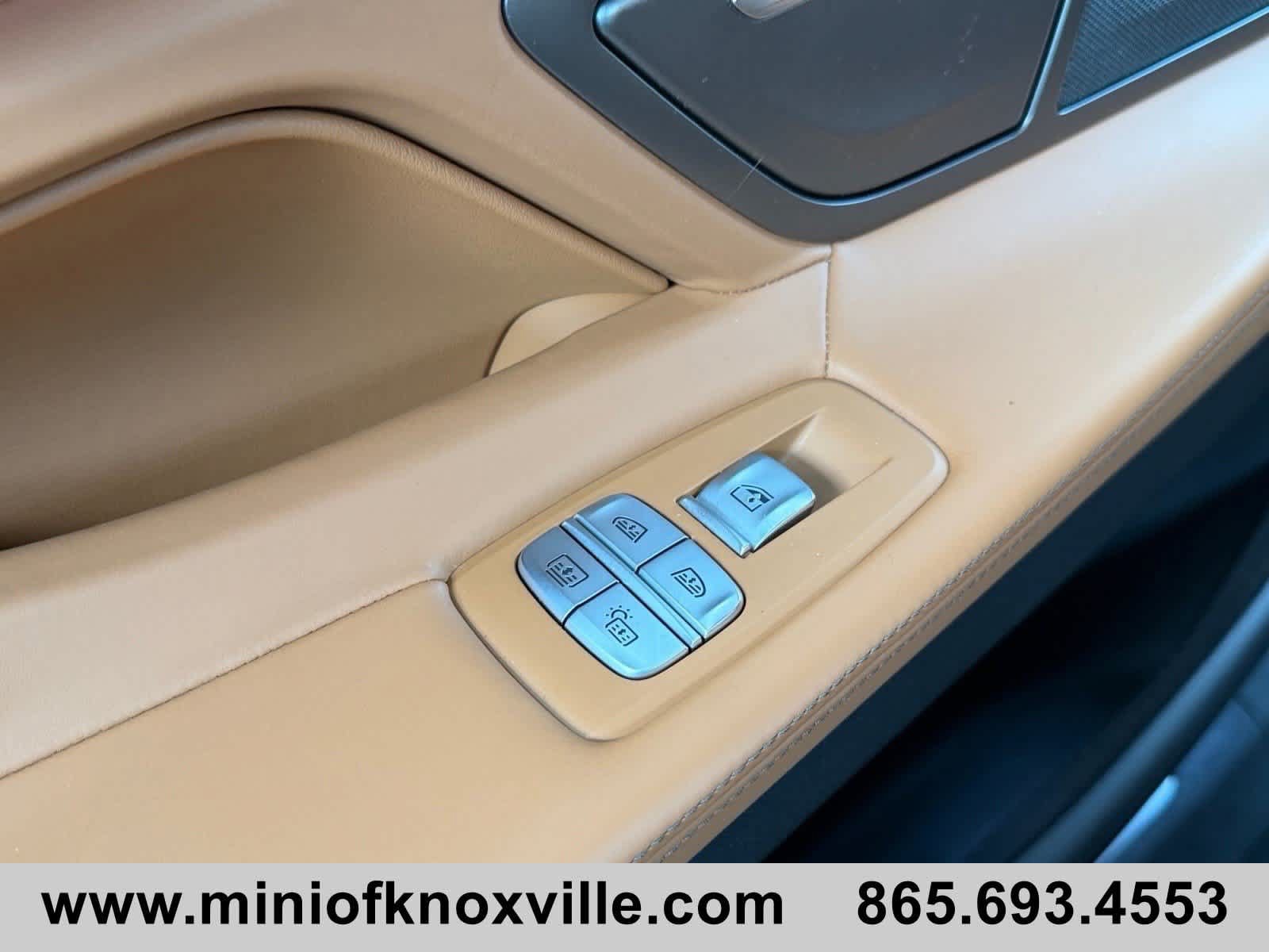 Used 2022 BMW 740i w/ M Sport Package RWD image 17