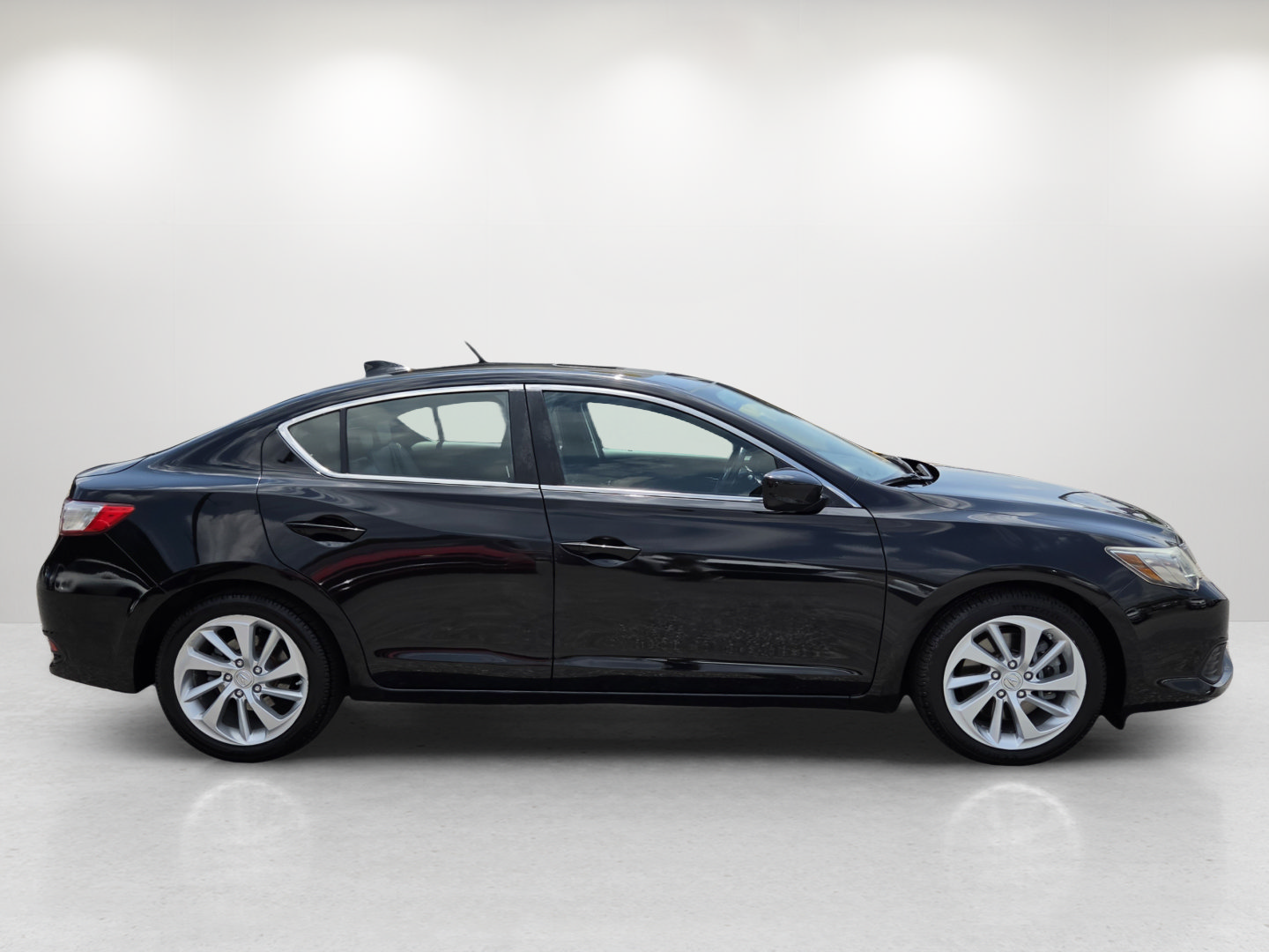 Used 2018 Acura ILX w/ Technology Plus Package FWD image 4