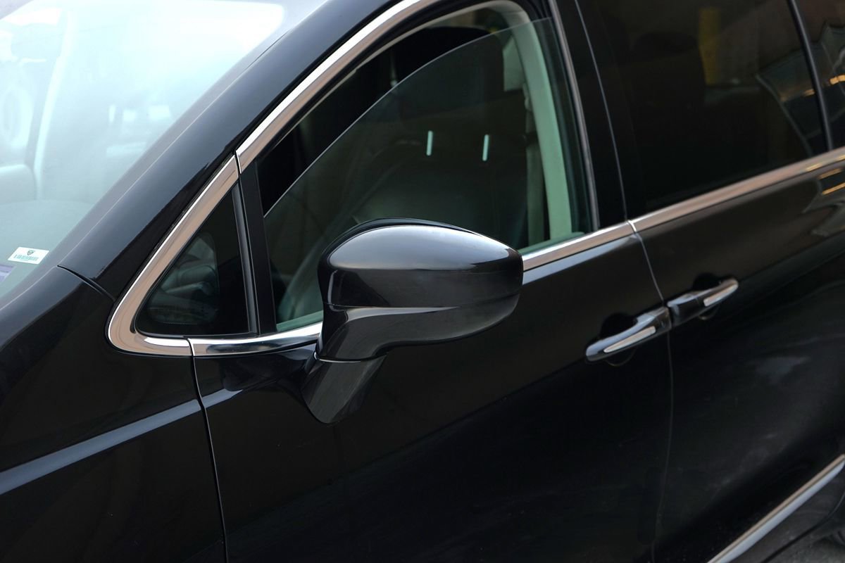 Used 2018 Chrysler Pacifica Touring-L FWD image 9