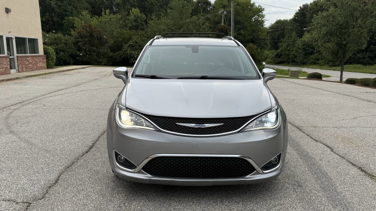 Used 2018 Chrysler Pacifica Limited image 2