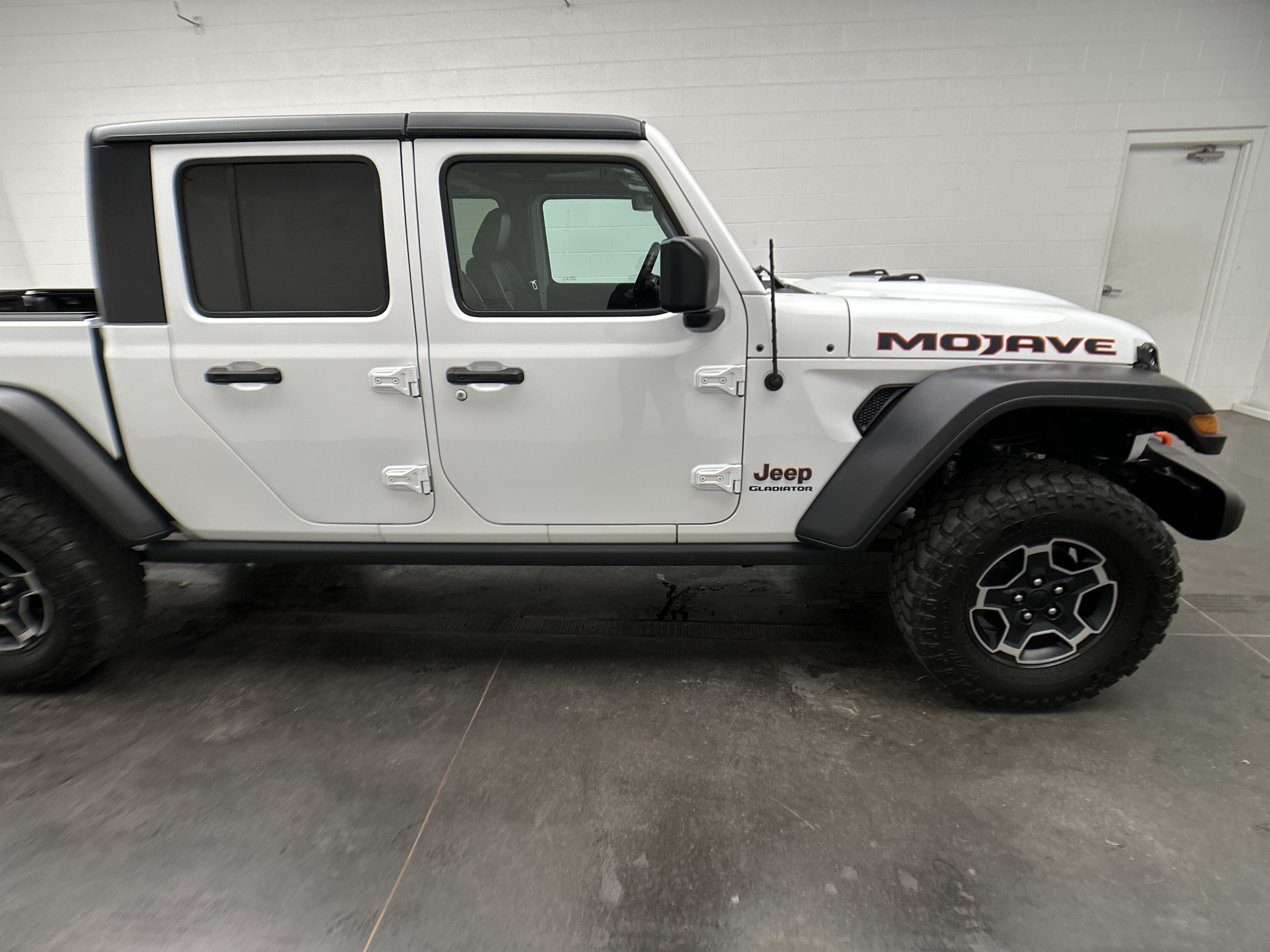 Used 2021 Jeep Gladiator Mojave AWD/4WD image 10