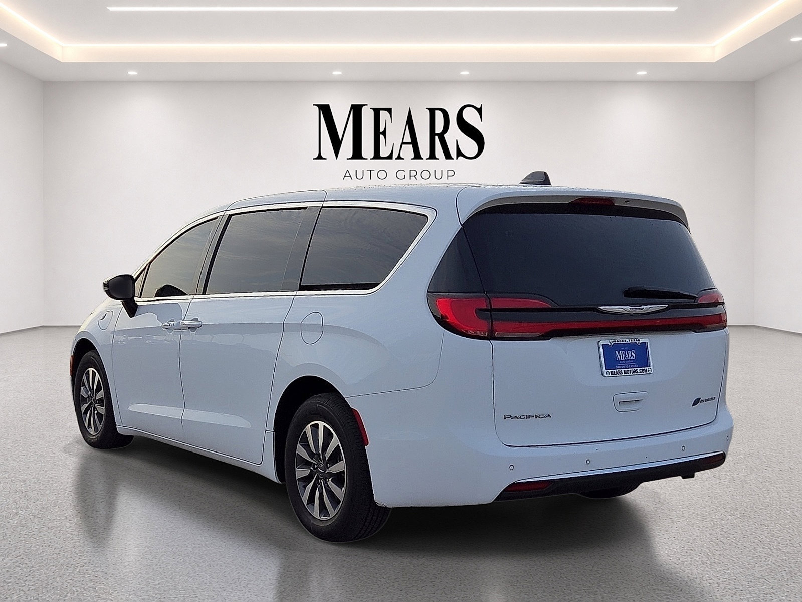 Used 2024 Chrysler Pacifica Limited FWD image 3