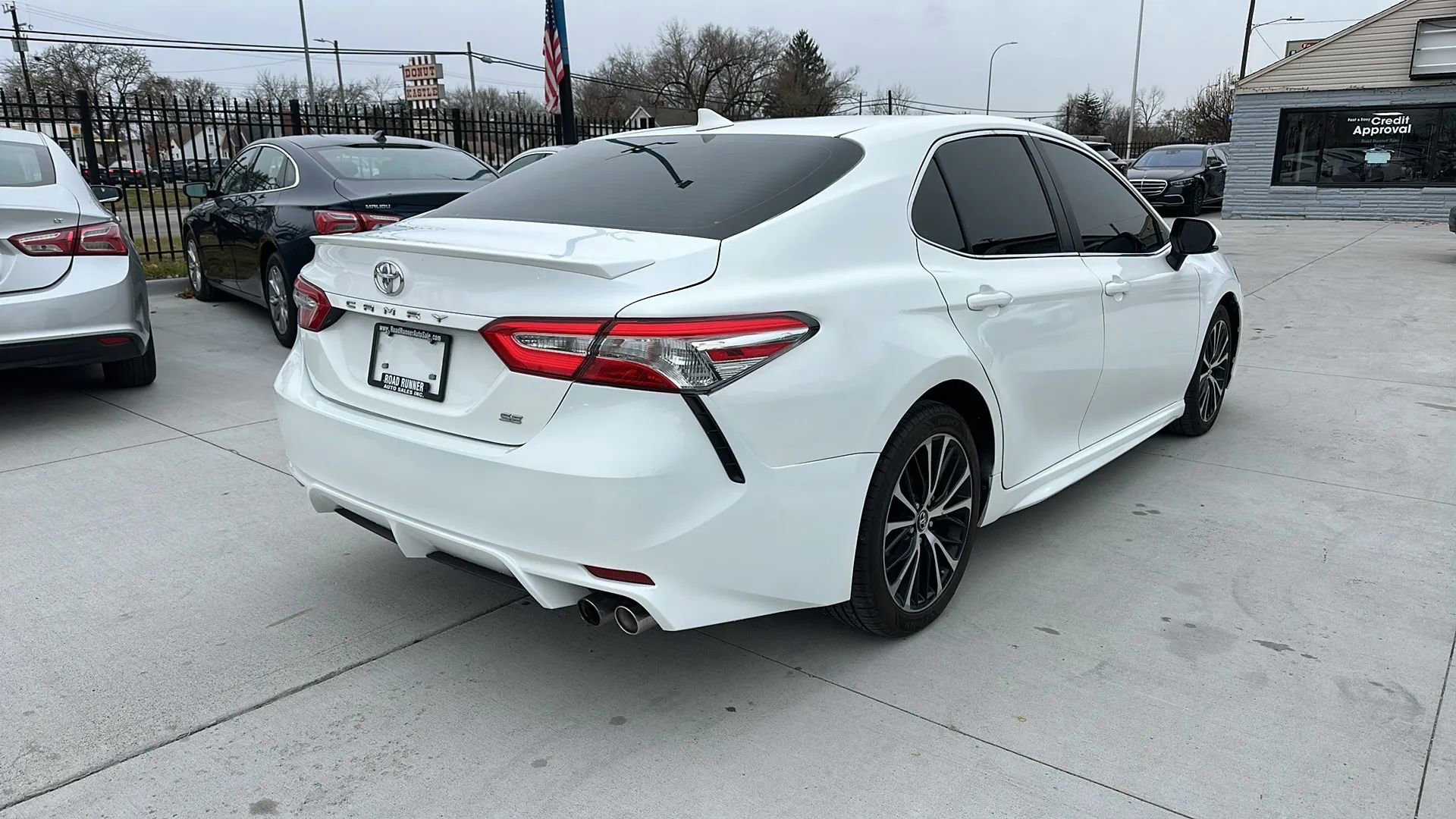 Used 2020 Toyota Camry SE image 5
