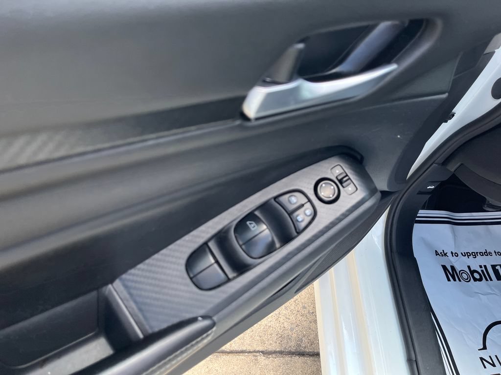 Used 2025 Nissan Altima 2.5 SV FWD image 10
