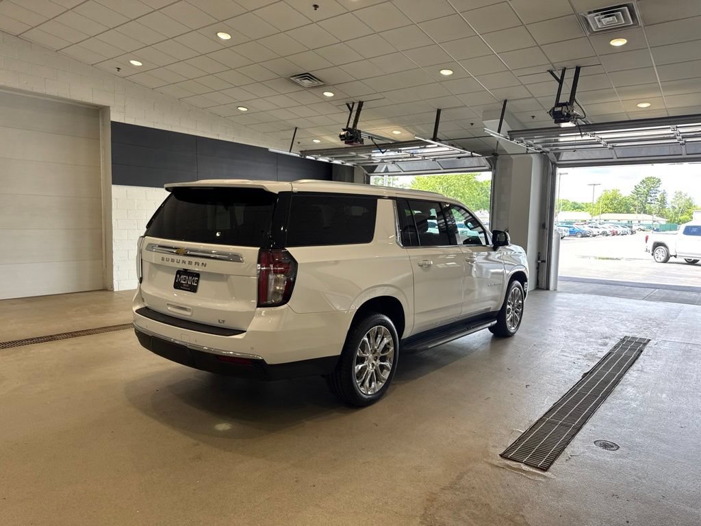Used 2022 Chevrolet Suburban LT w/ Luxury Package AWD/4WD image 7