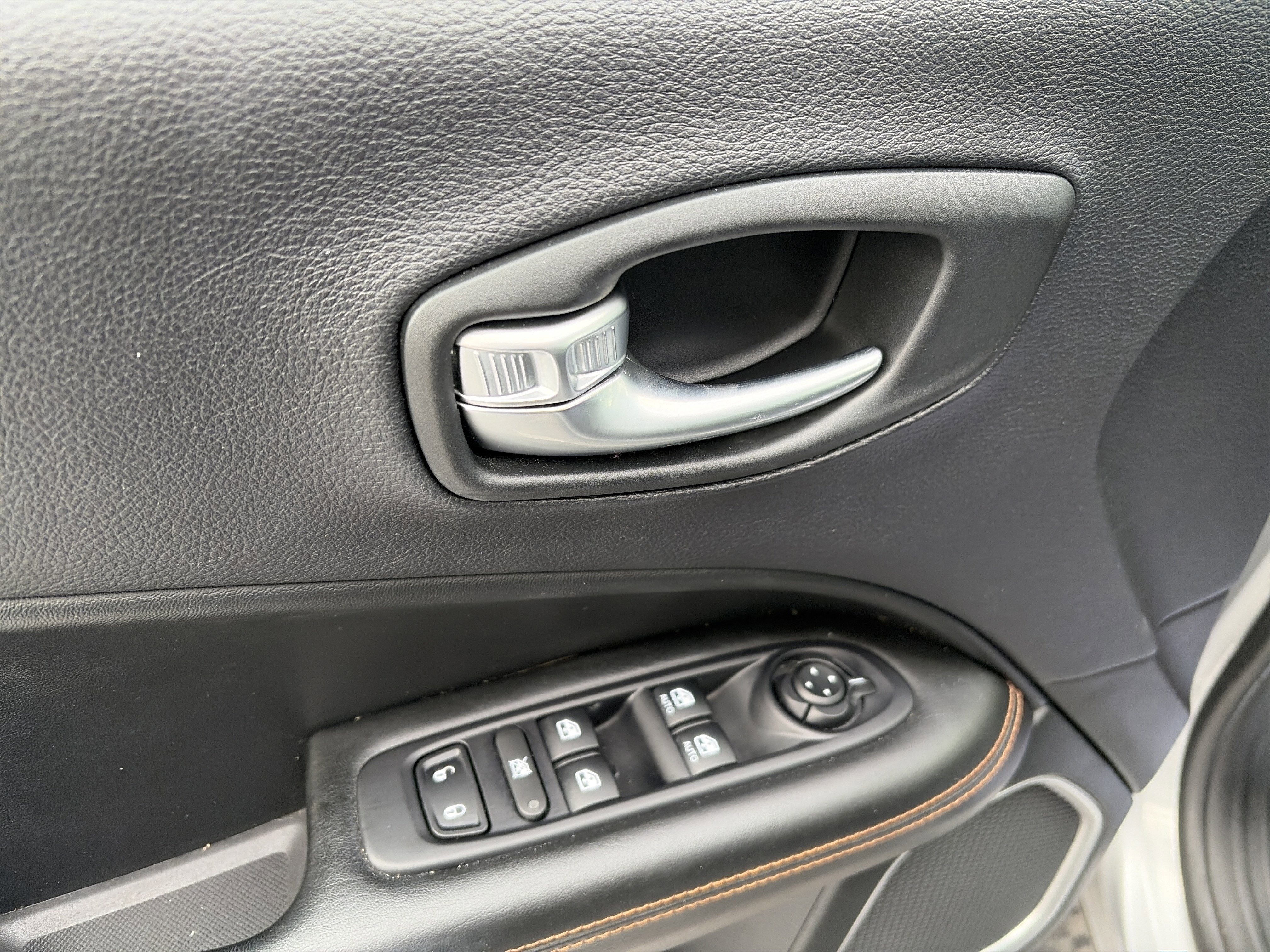 Used 2018 Jeep Compass Limited w/ Navigation Group image 16