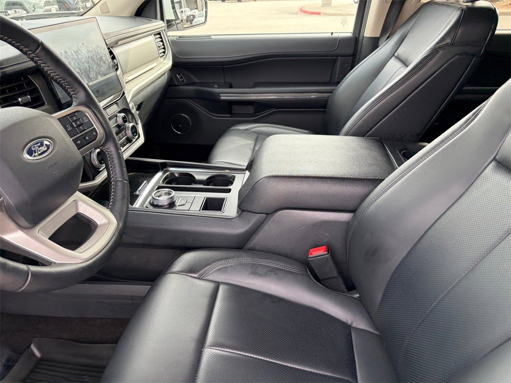 Used 2023 Ford Expedition XLT image 9