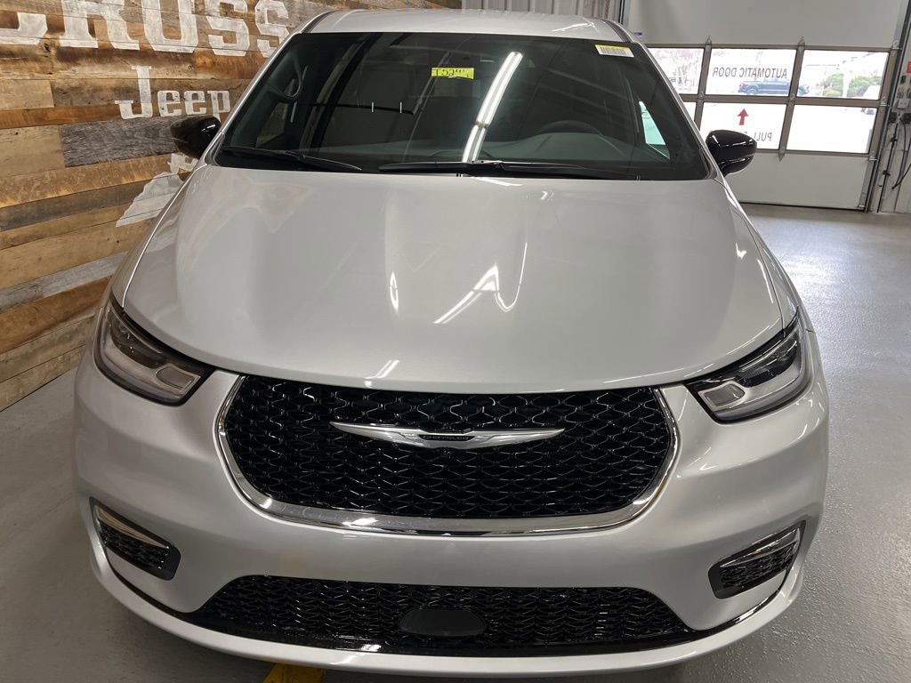 New 2026 Chrysler Pacifica Select image 7