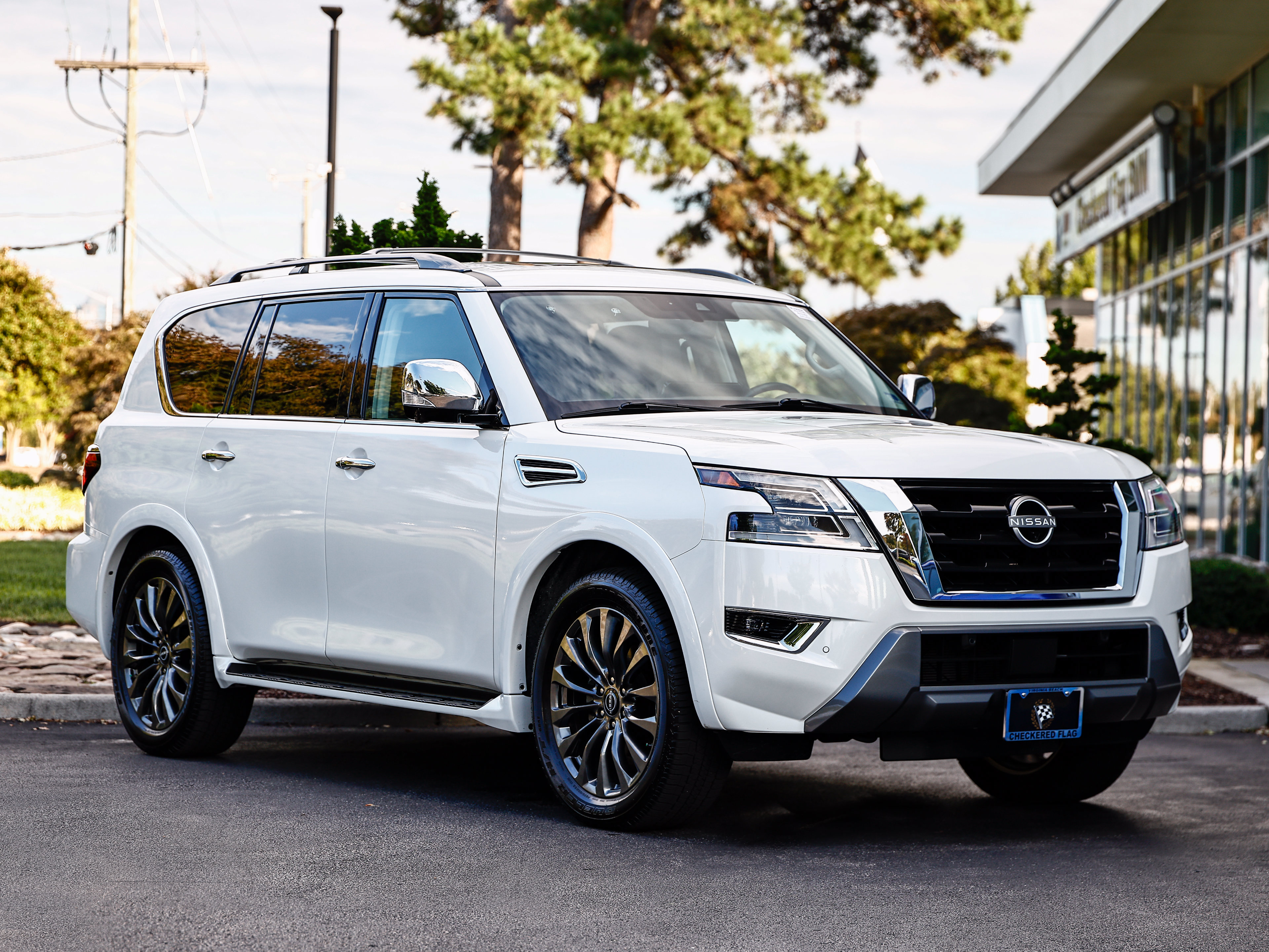 Used 2024 Nissan Armada Platinum w/ Captain's Chairs Package AWD/4WD image 1