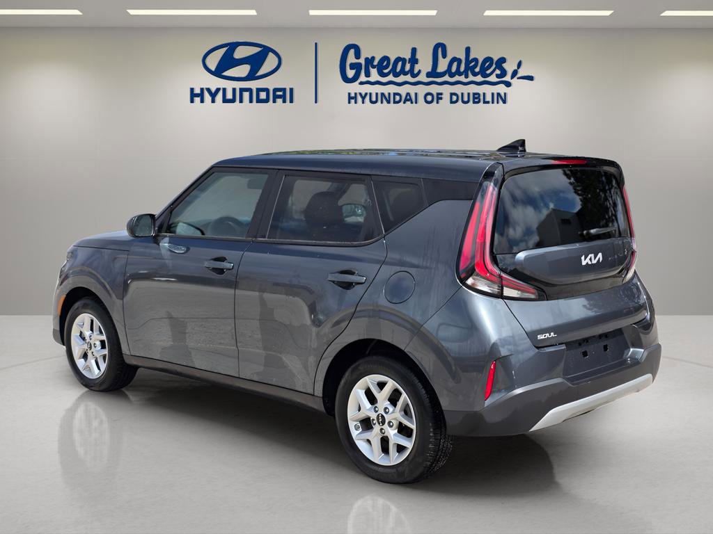 Used 2025 Kia Soul LX FWD image 3