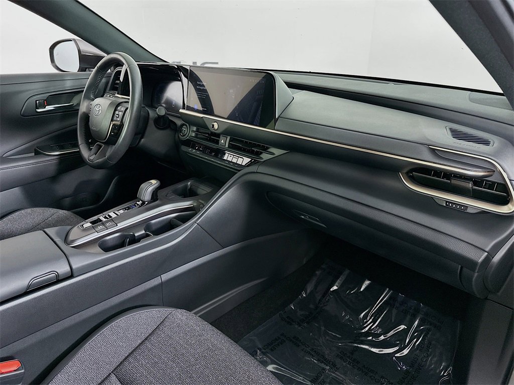 Used 2023 Toyota Crown XLE image 30