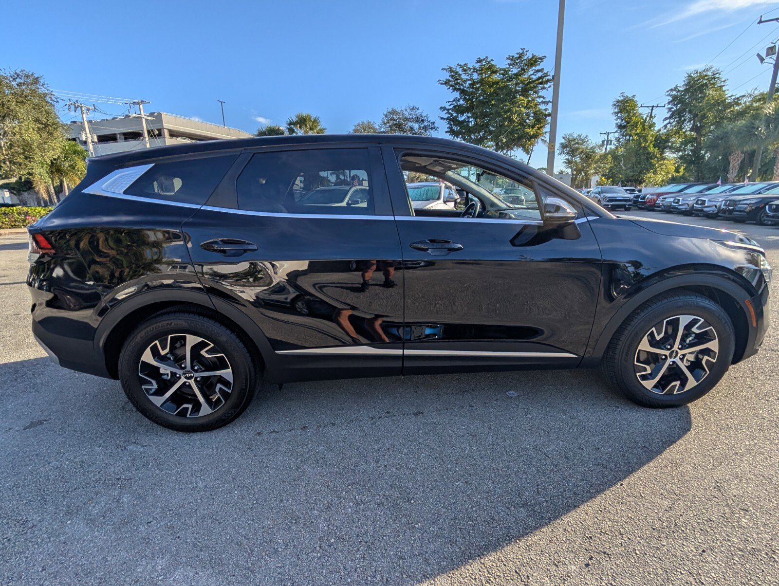 Used 2025 Kia Sportage EX image 17