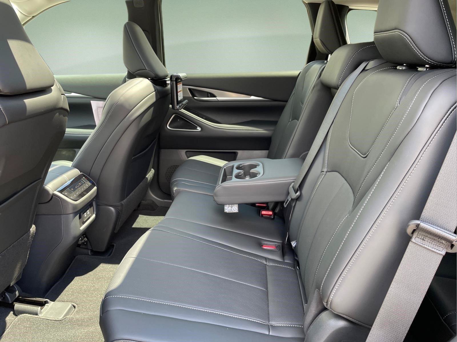 New 2027 INFINITI QX60 Luxe w/ Family Package AWD/4WD image 16