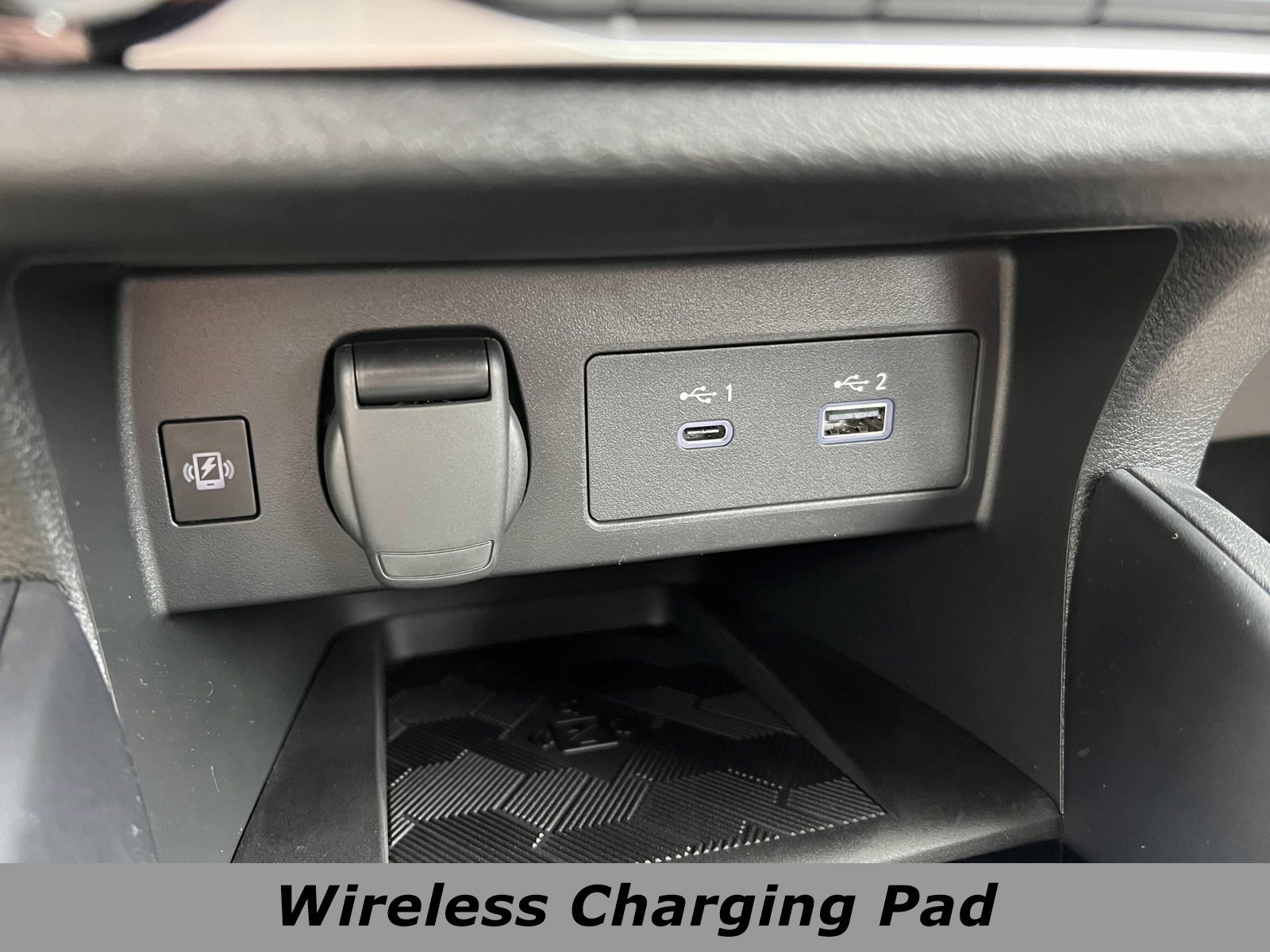 Used 2025 Nissan Versa SR w/ Trunk Package image 10