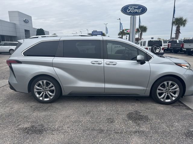 Used 2021 Toyota Sienna Platinum image 8