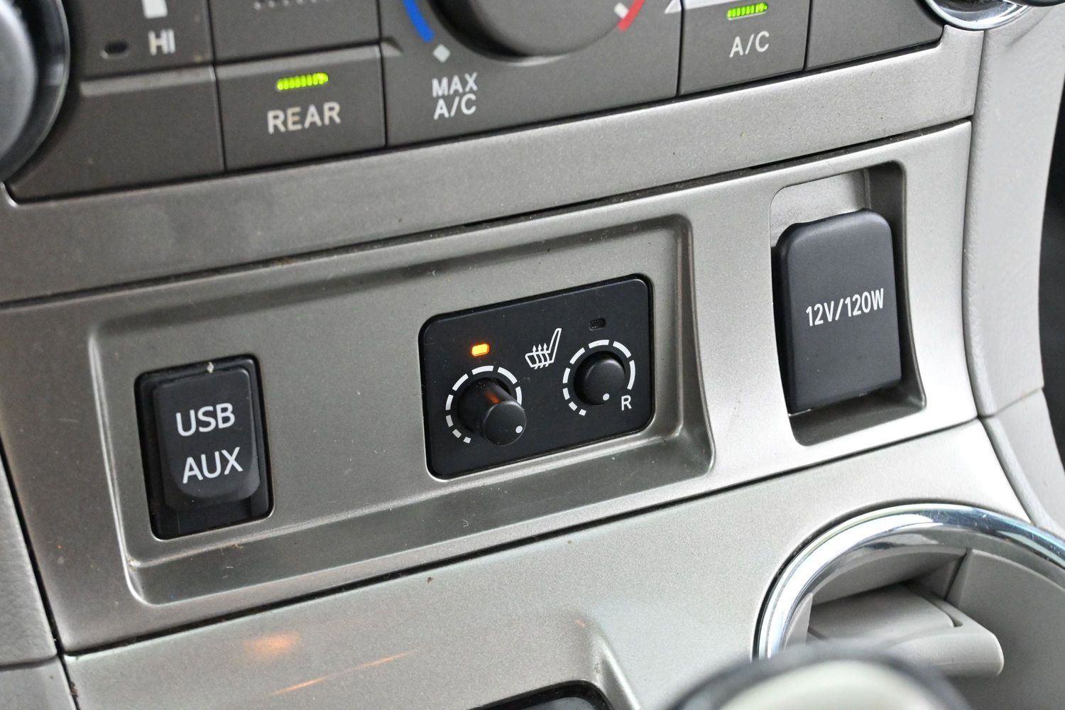 Used 2012 Toyota Highlander SE w/ Tow Pkg FWD image 24