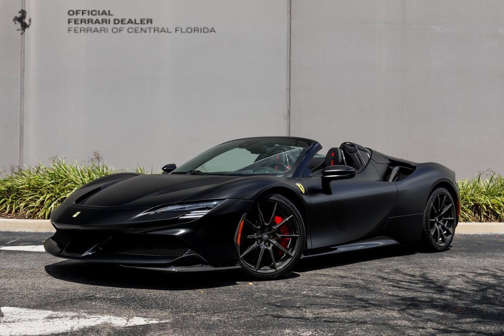 Used 2022 Ferrari SF90 Spider image 1