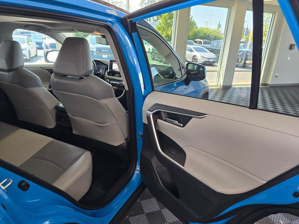 Used 2019 Toyota RAV4 XLE Premium AWD/4WD image 42