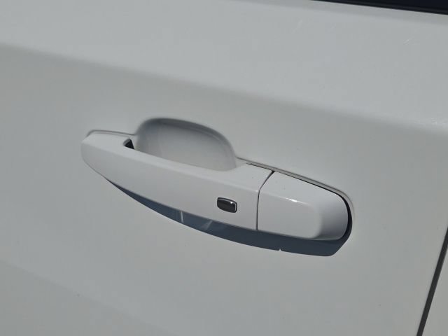 Used 2020 Chevrolet Traverse RS w/ LPO, Floor Liner Package FWD image 22