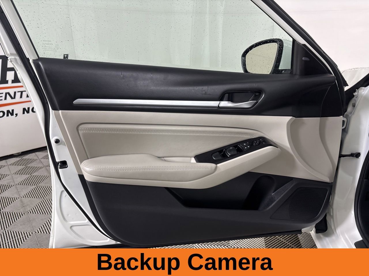 Used 2023 Nissan Altima 2.5 SL FWD image 9