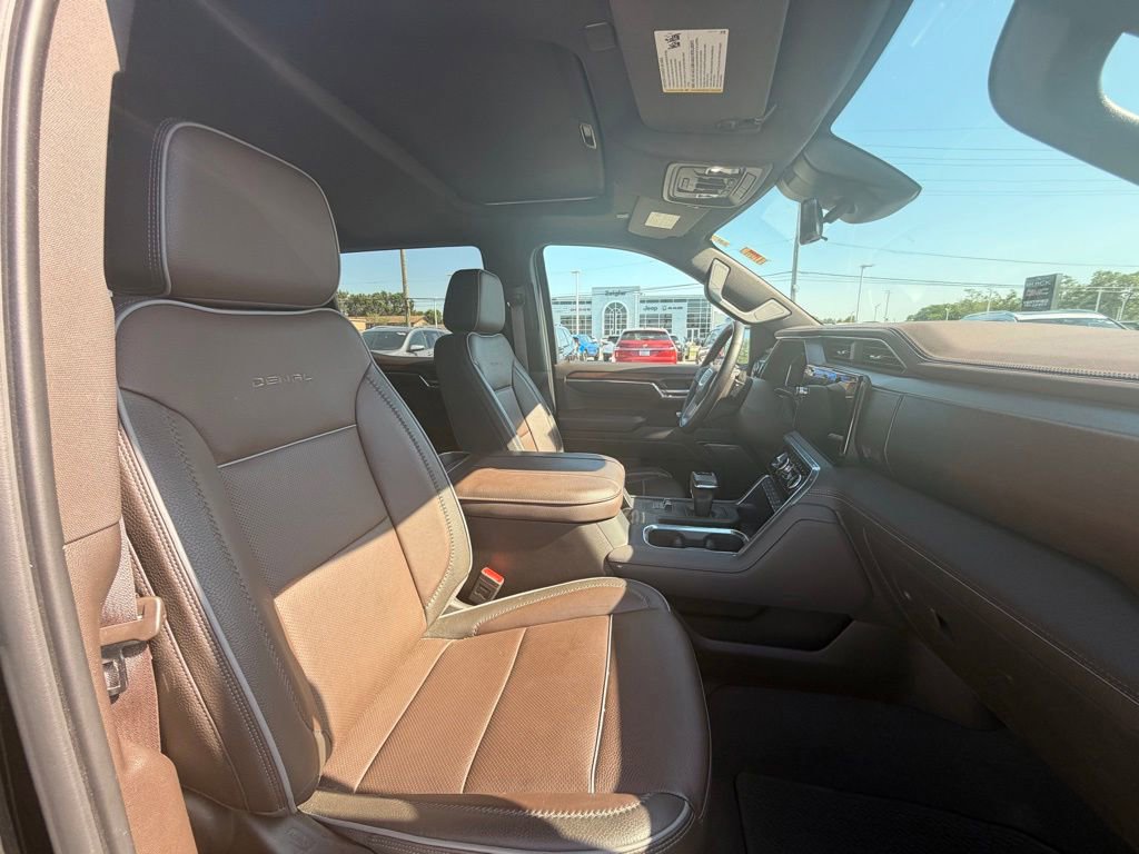 Used 2024 GMC Sierra 1500 Denali w/ Technology Package AWD/4WD image 9