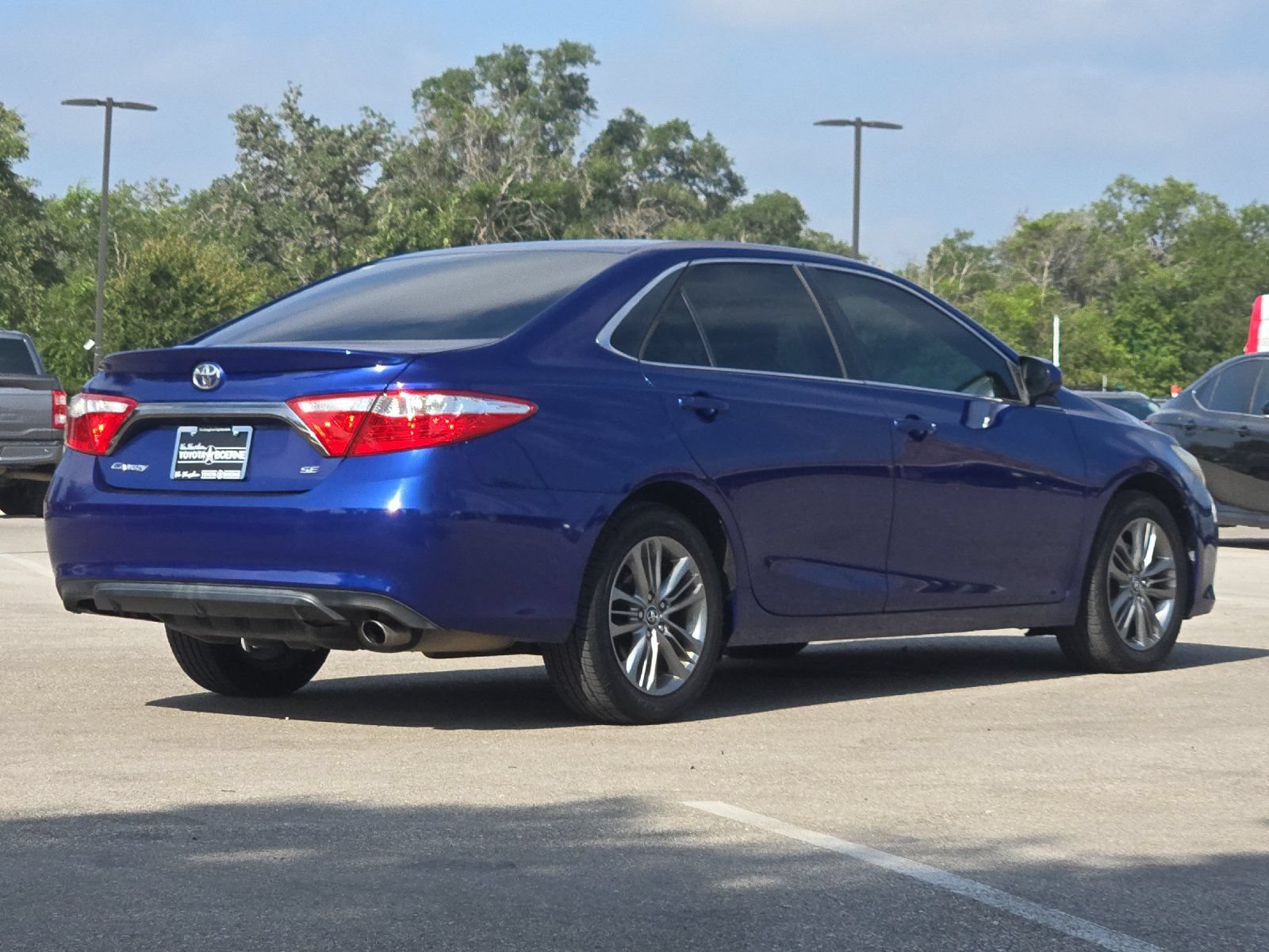 Used 2015 Toyota Camry SE FWD image 5