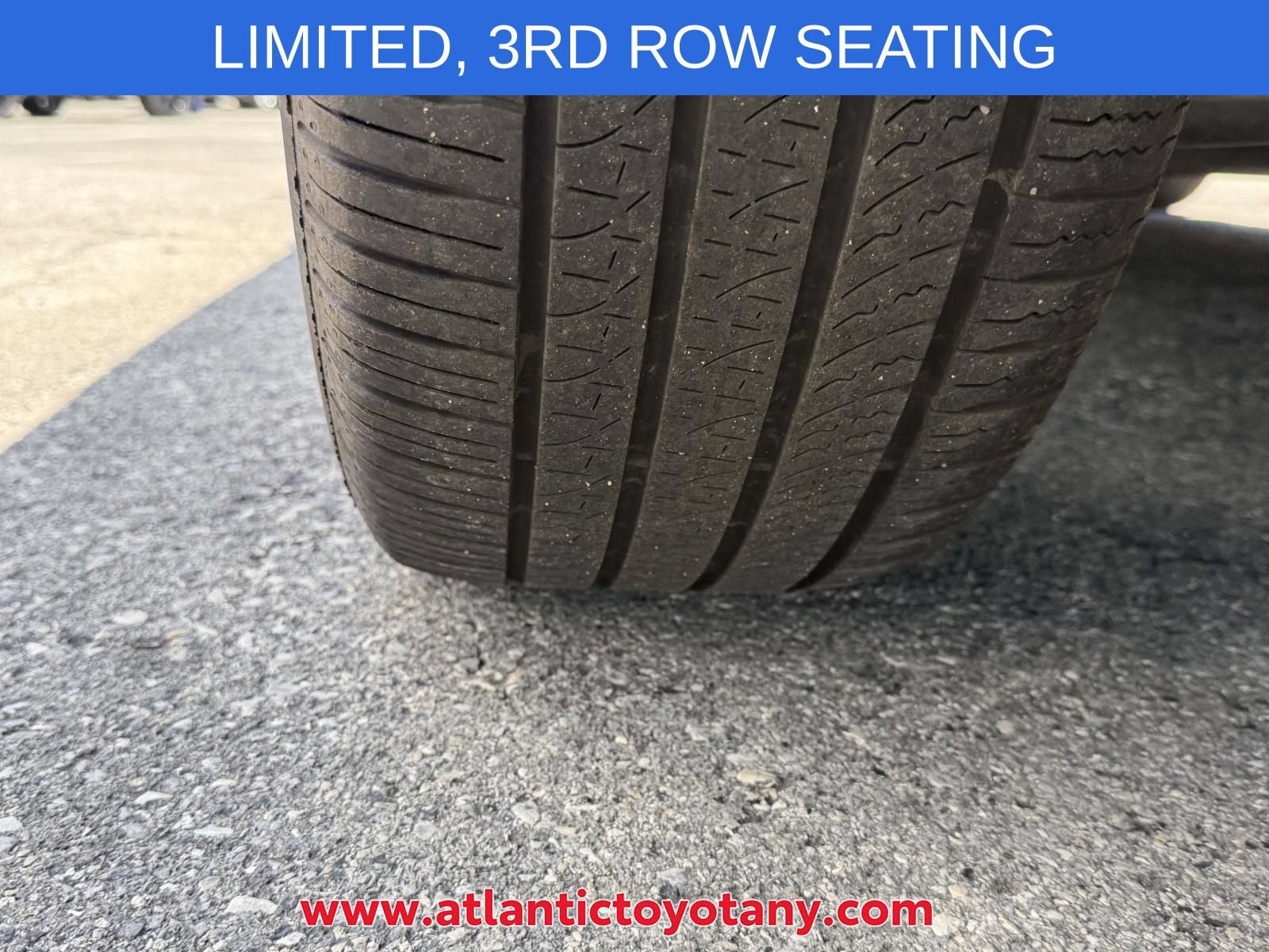 Used 2025 Chrysler Pacifica Limited FWD image 15