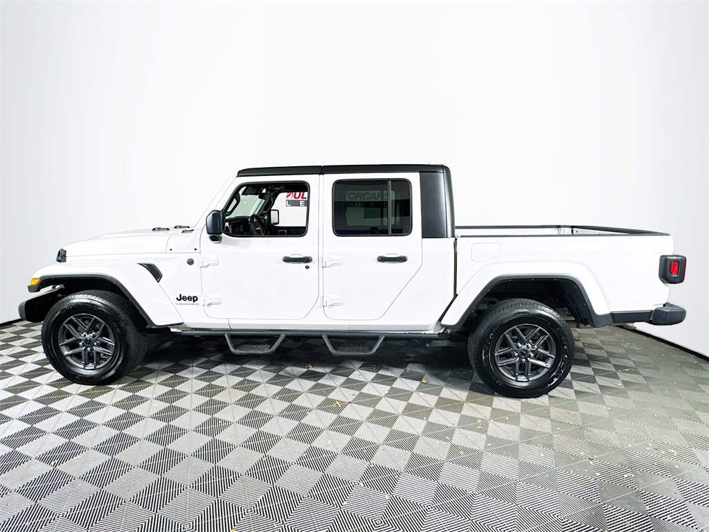 Used 2024 Jeep Gladiator Sport image 4