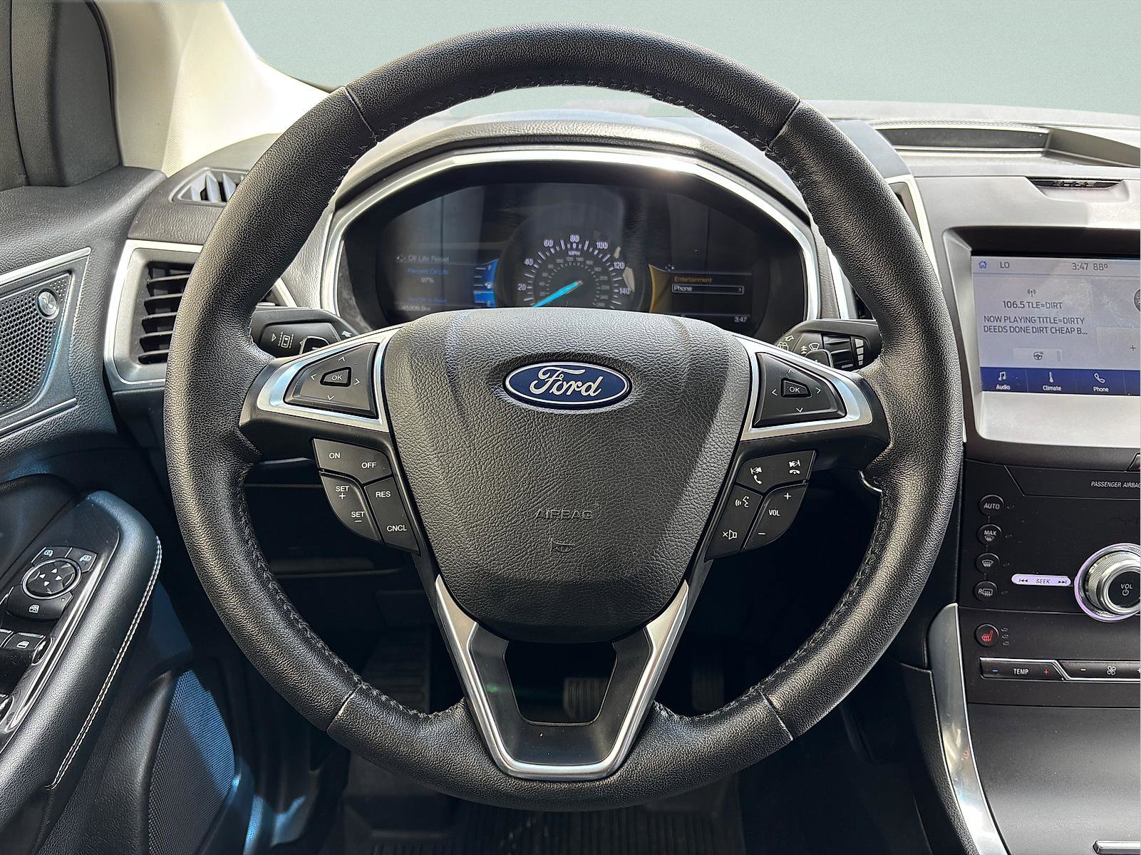 Used 2020 Ford Edge Titanium w/ Cargo Accessory Package AWD/4WD image 18