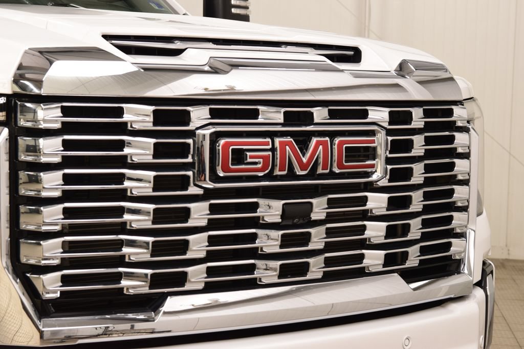Used 2025 GMC Sierra 3500 Denali w/ Denali Reserve Package AWD/4WD image 10