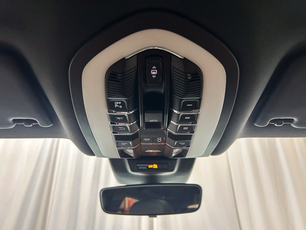 Certified 2021 Porsche Macan AWD/4WD image 21