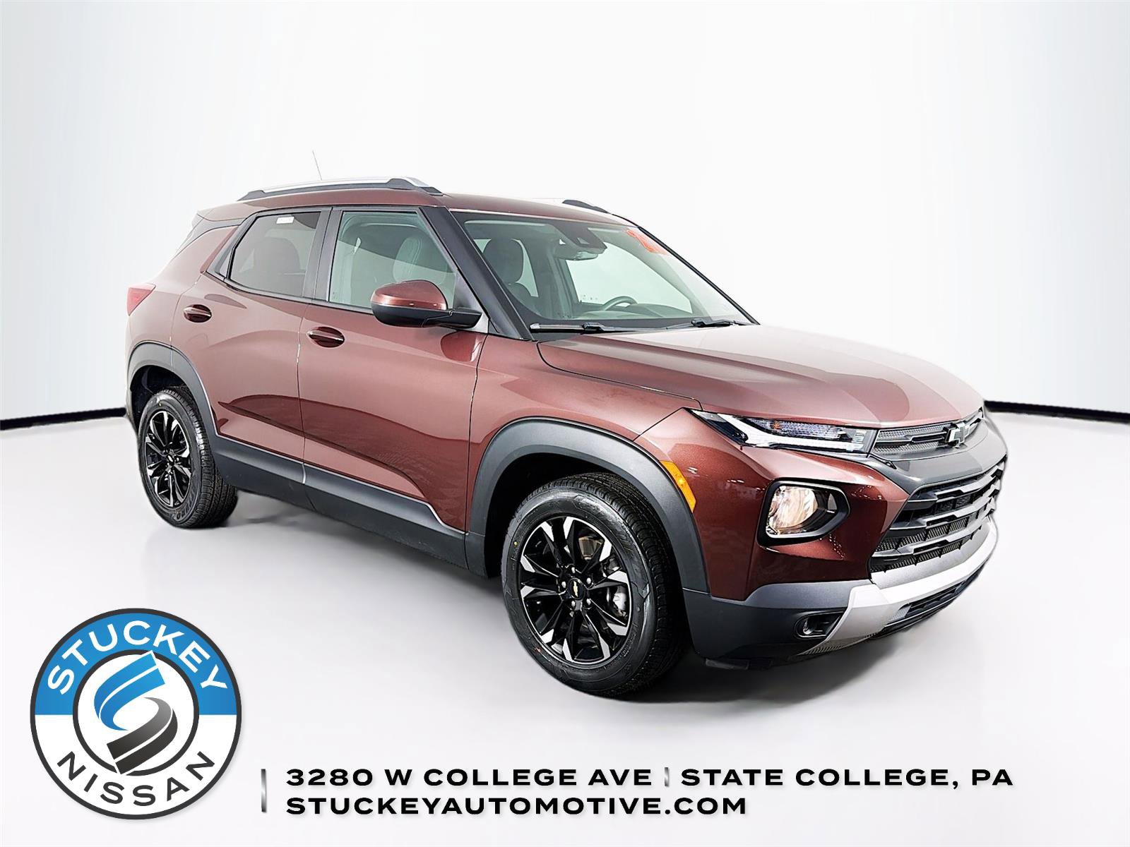 Used 2022 Chevrolet TrailBlazer LT w/ LPO, Blackout Package FWD image 1