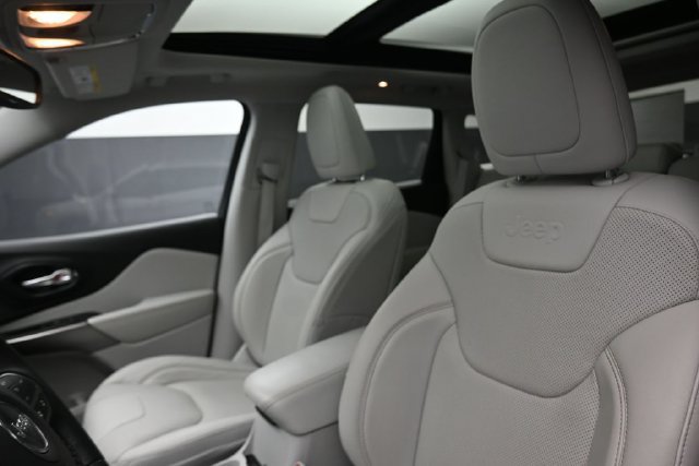 Used 2021 Jeep Cherokee Limited AWD/4WD image 11