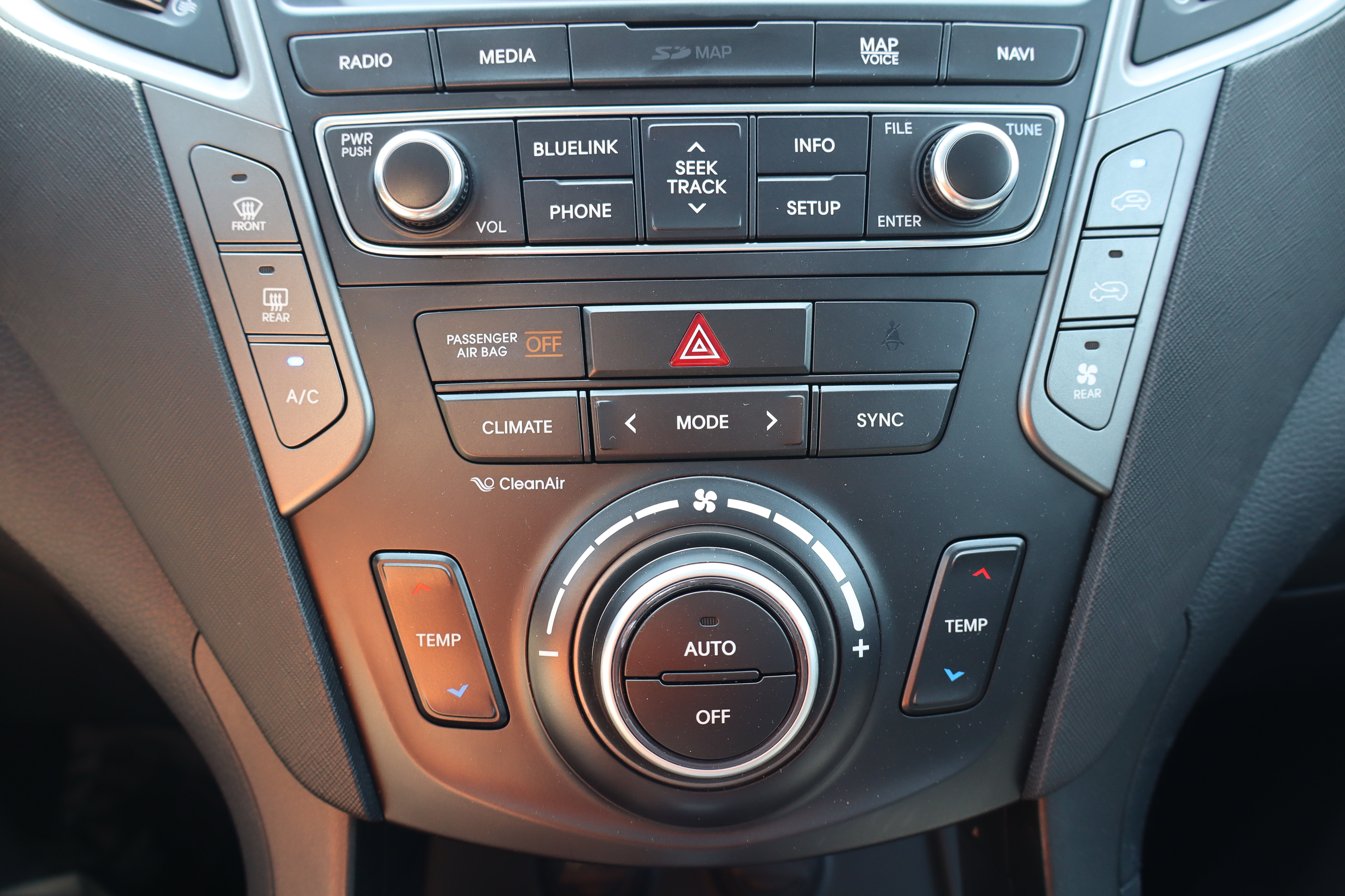 Used 2018 Hyundai Santa Fe Limited FWD image 23