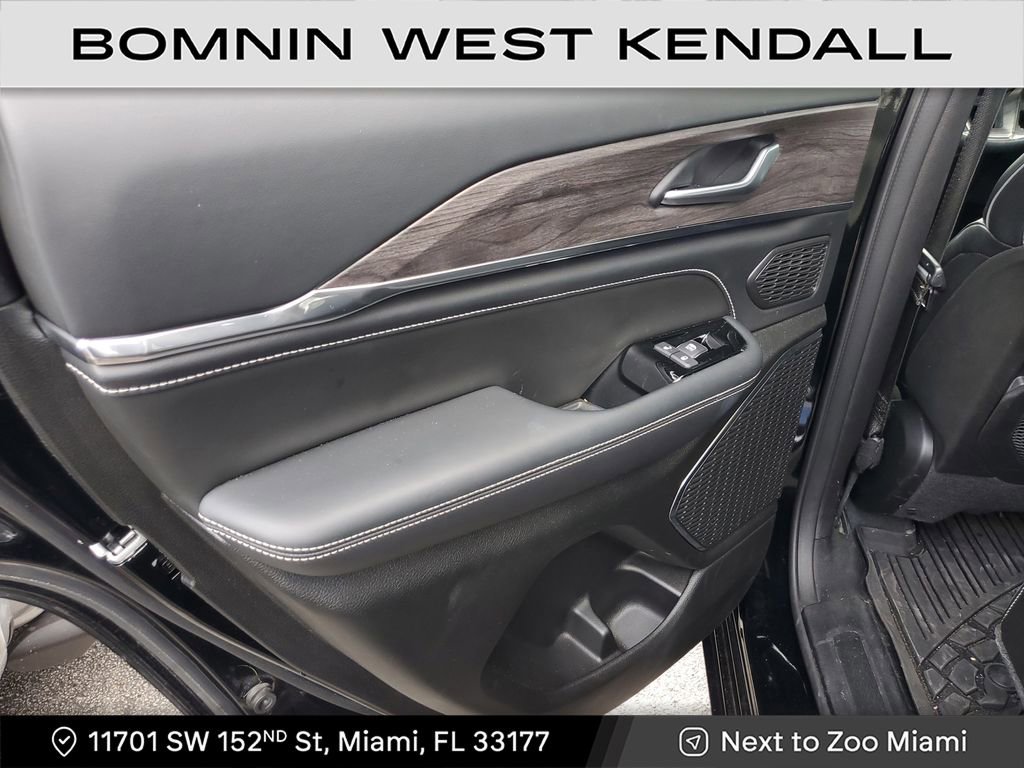 Used 2023 Jeep Grand Cherokee Overland image 16