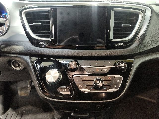 Used 2020 Chrysler Pacifica Touring-L Plus FWD image 19