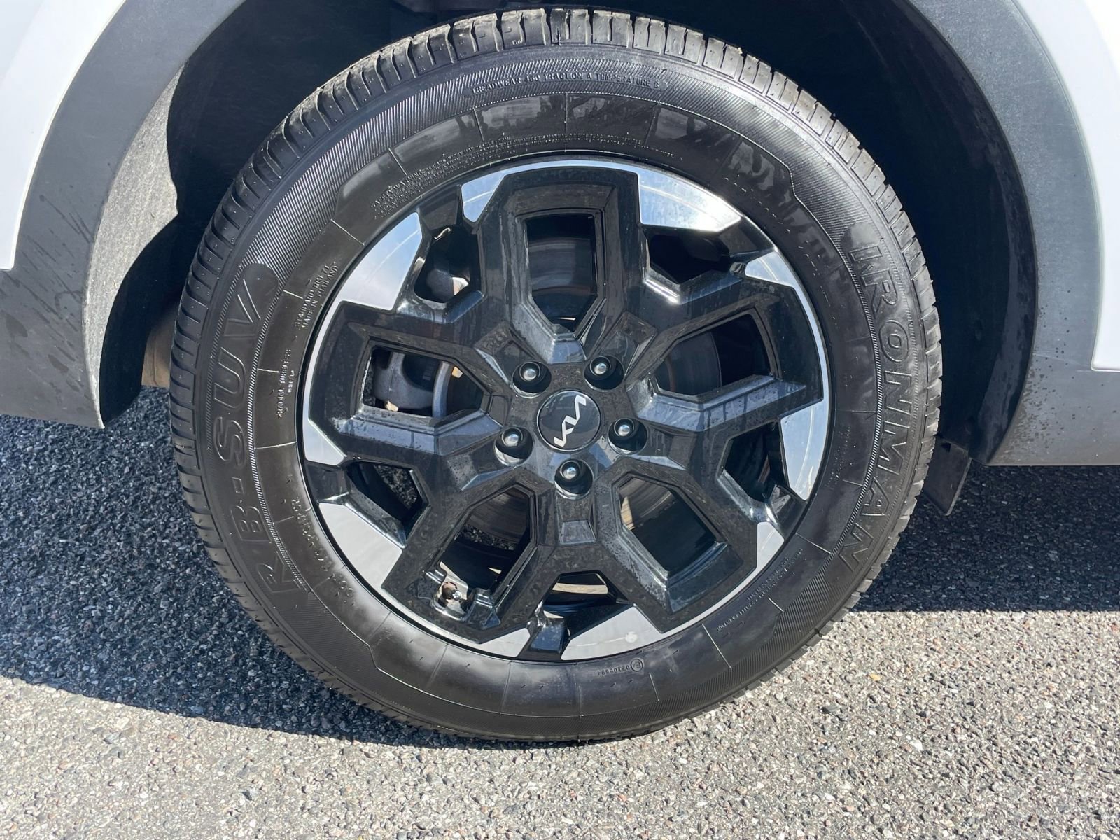 Used 2024 Kia Sorento S image 32