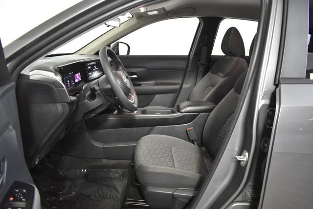 Certified 2025 Nissan Kicks SV AWD/4WD image 11