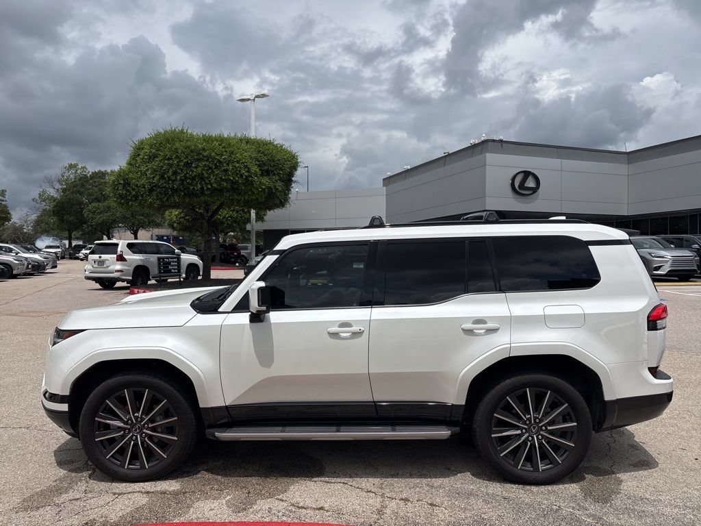 Used 2024 Lexus GX 550 w/ Accessory Package (Z1) AWD/4WD image 2