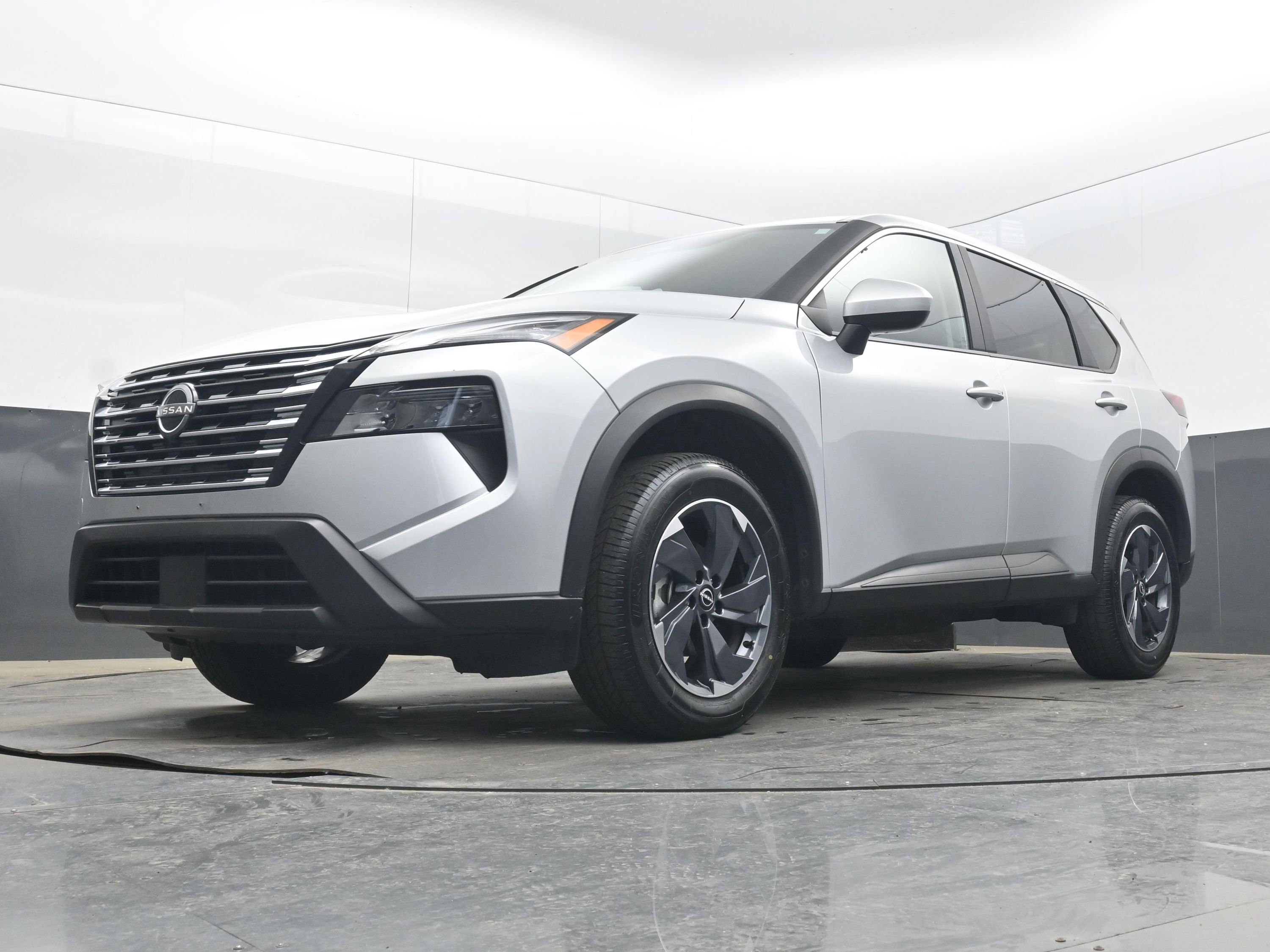 Used 2025 Nissan Rogue SV image 25