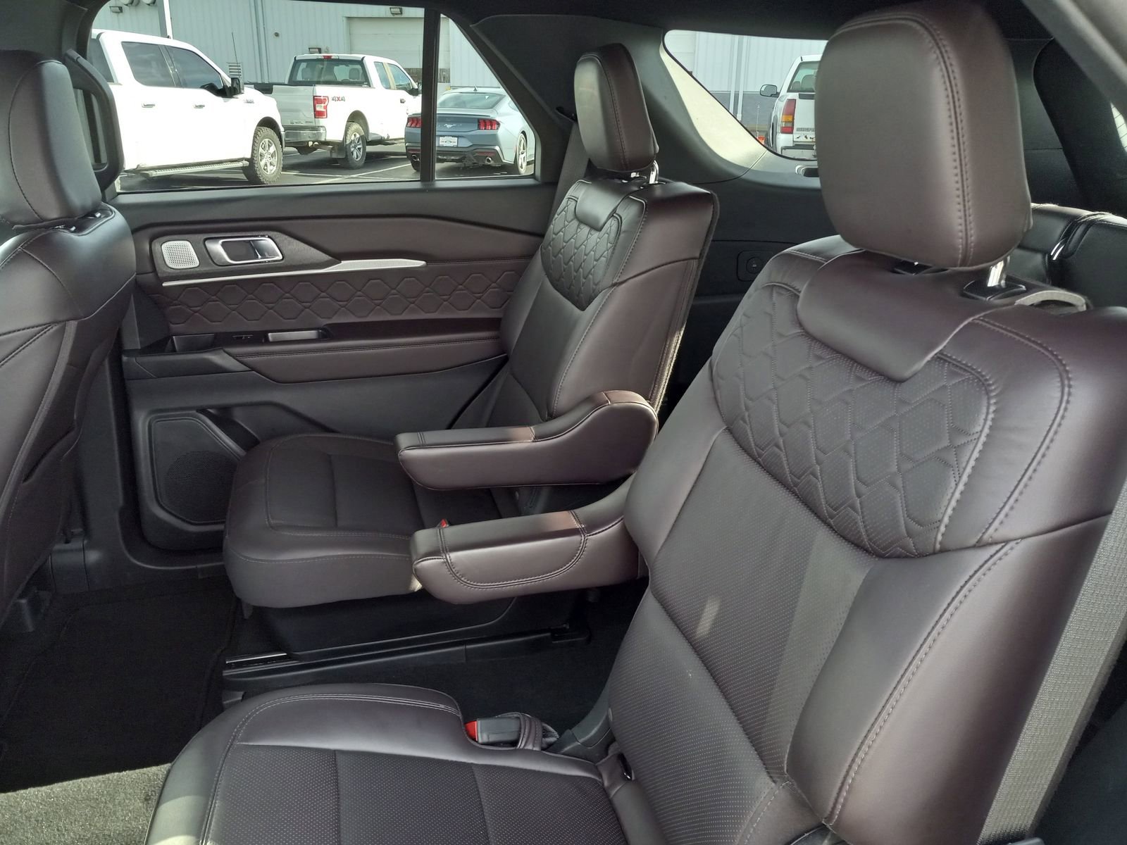 Used 2025 Ford Explorer Platinum w/ LUX Leather Package image 15