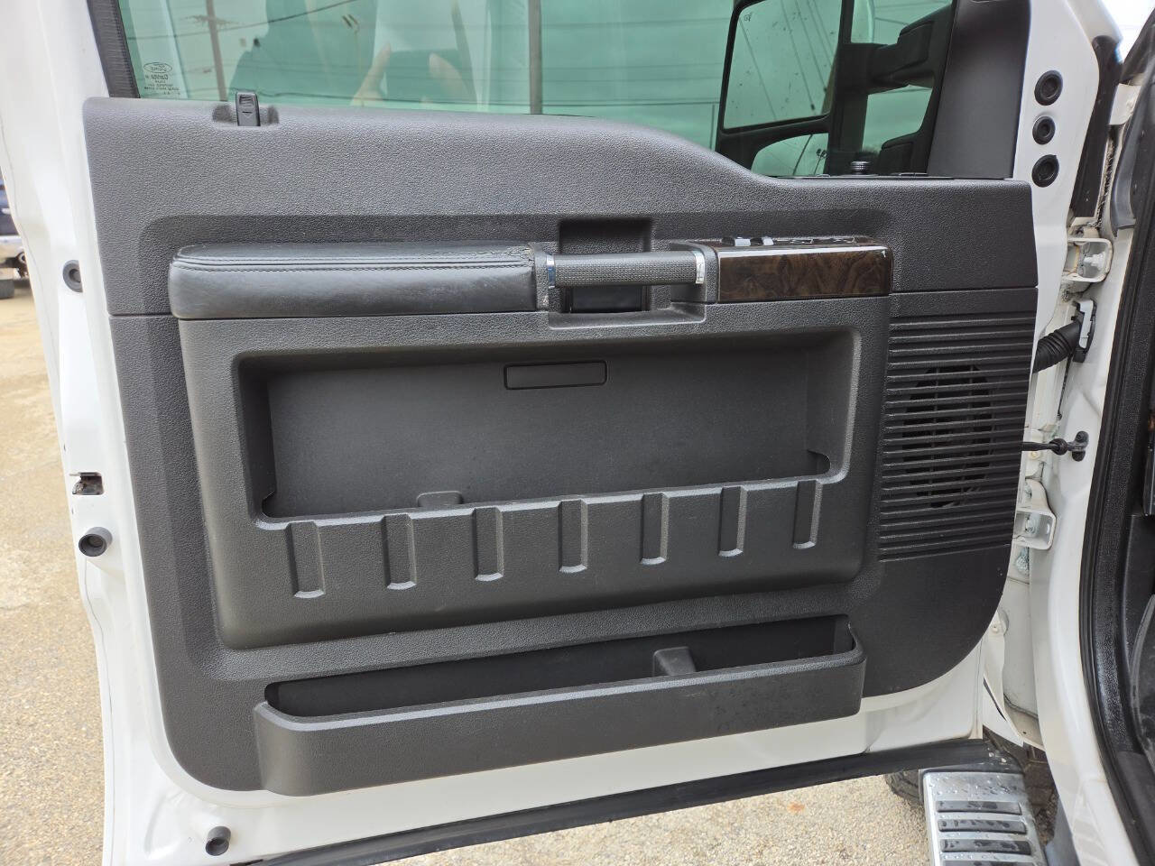 Used 2015 Ford F350 Platinum image 19