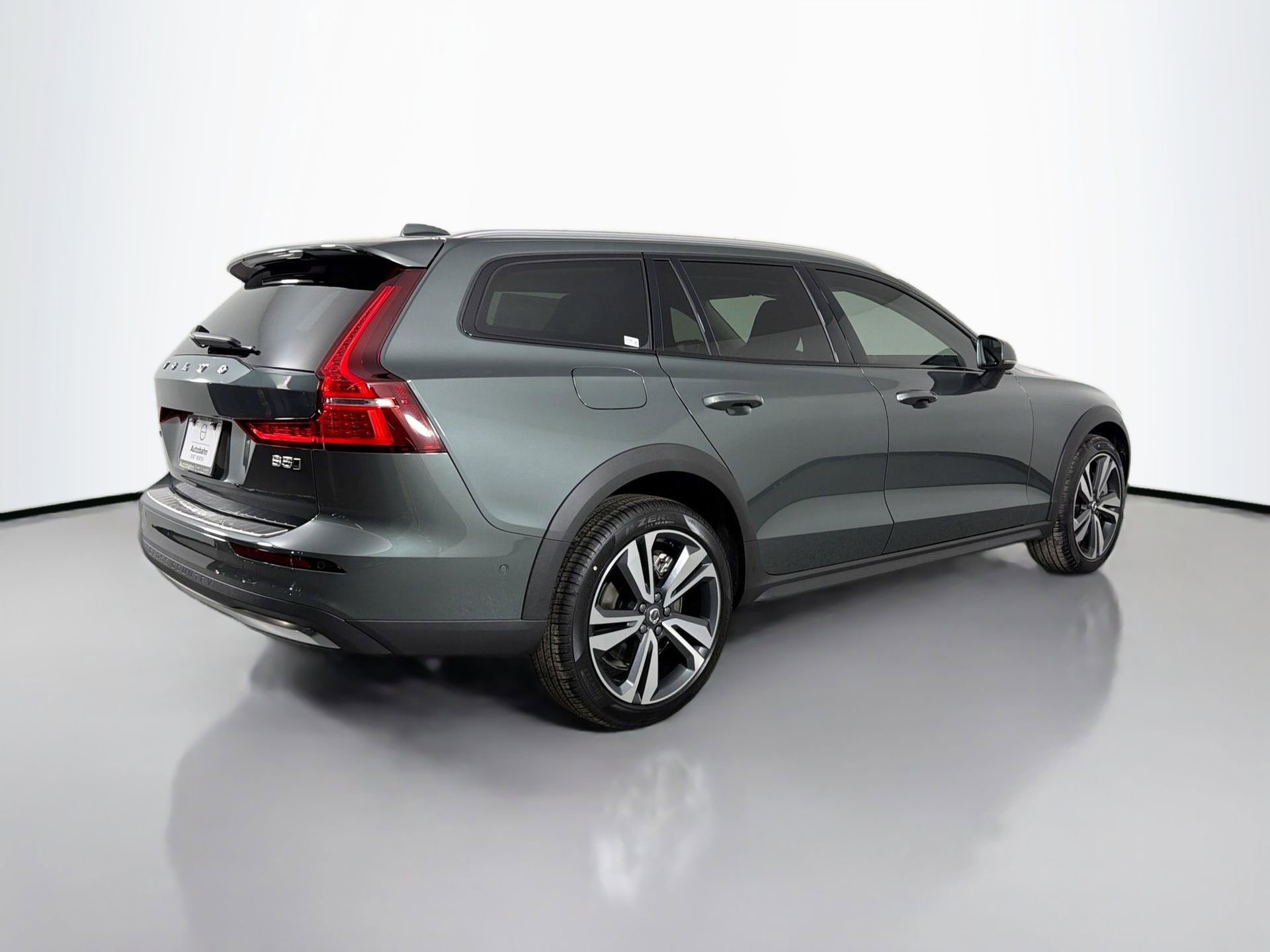 New 2026 Volvo V60 B5 Cross Country Plus w/ Protection Package Premier image 4