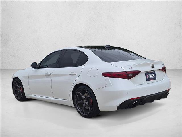 Used 2017 Alfa Romeo Giulia Ti w/ TI 19" Sport Package RWD image 7