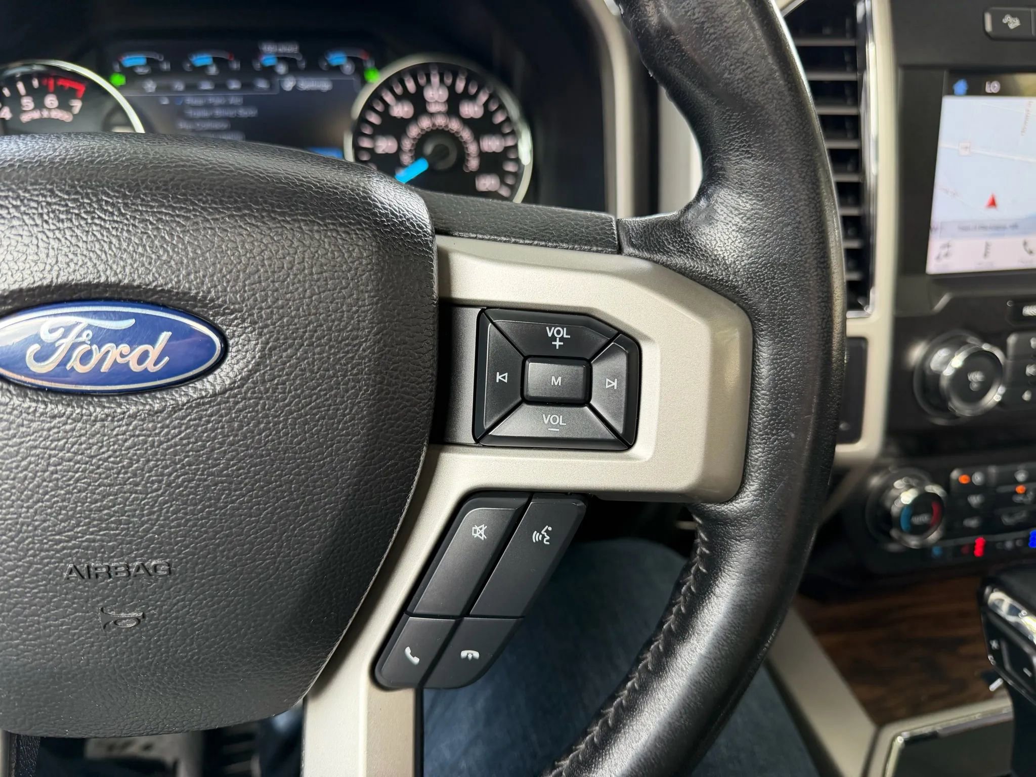 Used 2019 Ford F150 Lariat image 46