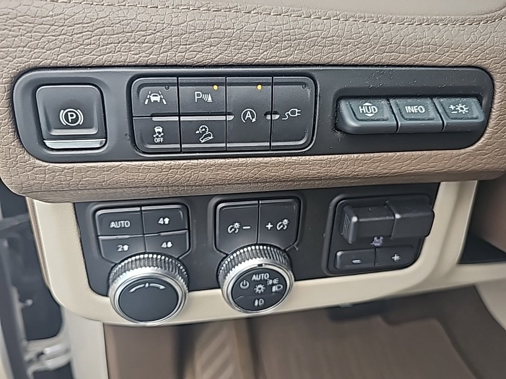 Used 2021 GMC Yukon XL Denali w/ Denali Premium Package image 20