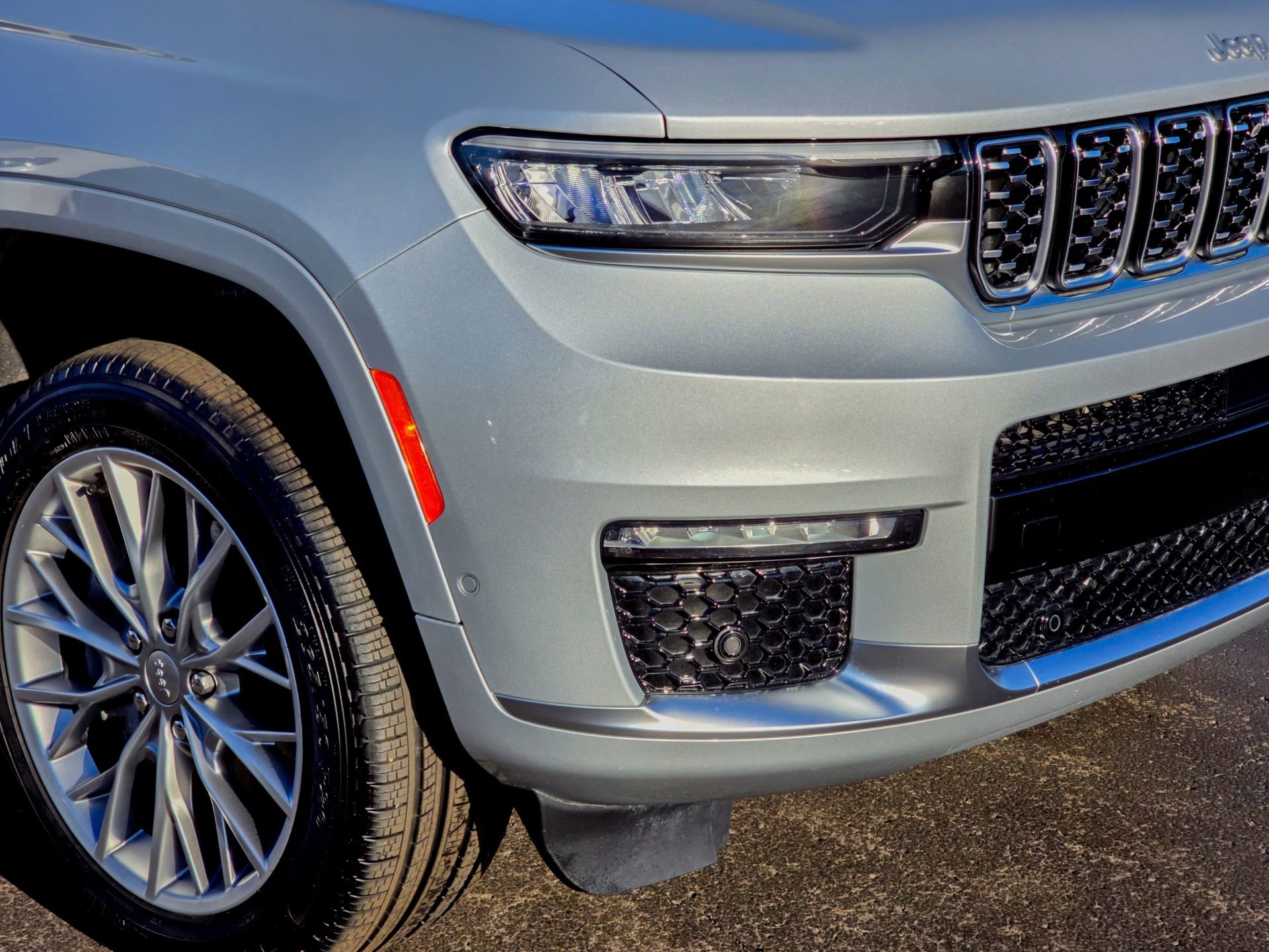 Used 2025 Jeep Grand Cherokee L Summit image 8