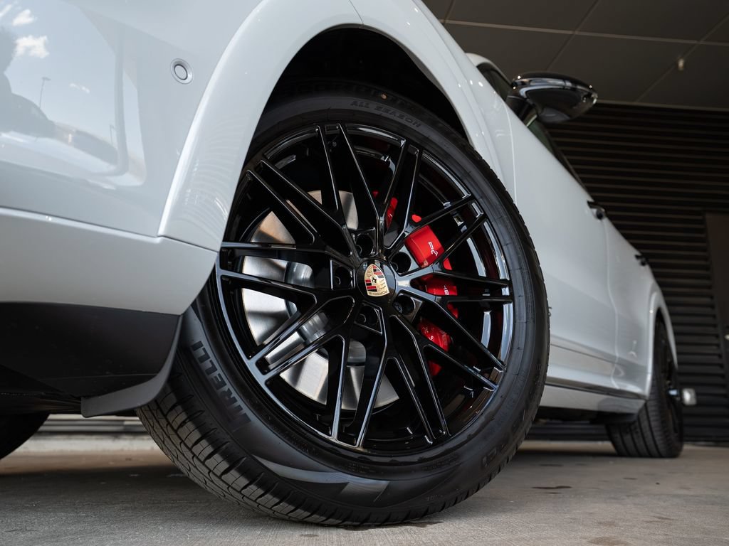 New 2026 Porsche Cayenne GTS AWD/4WD image 12