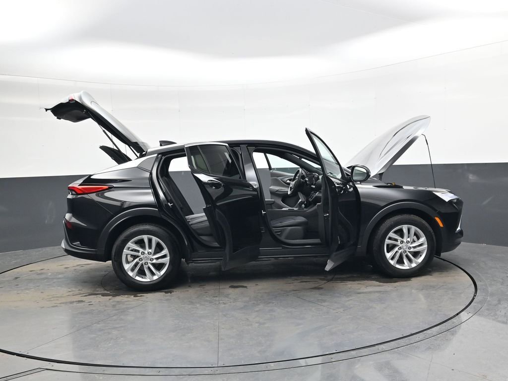 Used 2025 Buick Envista Preferred w/ Advanced Safety Package image 40
