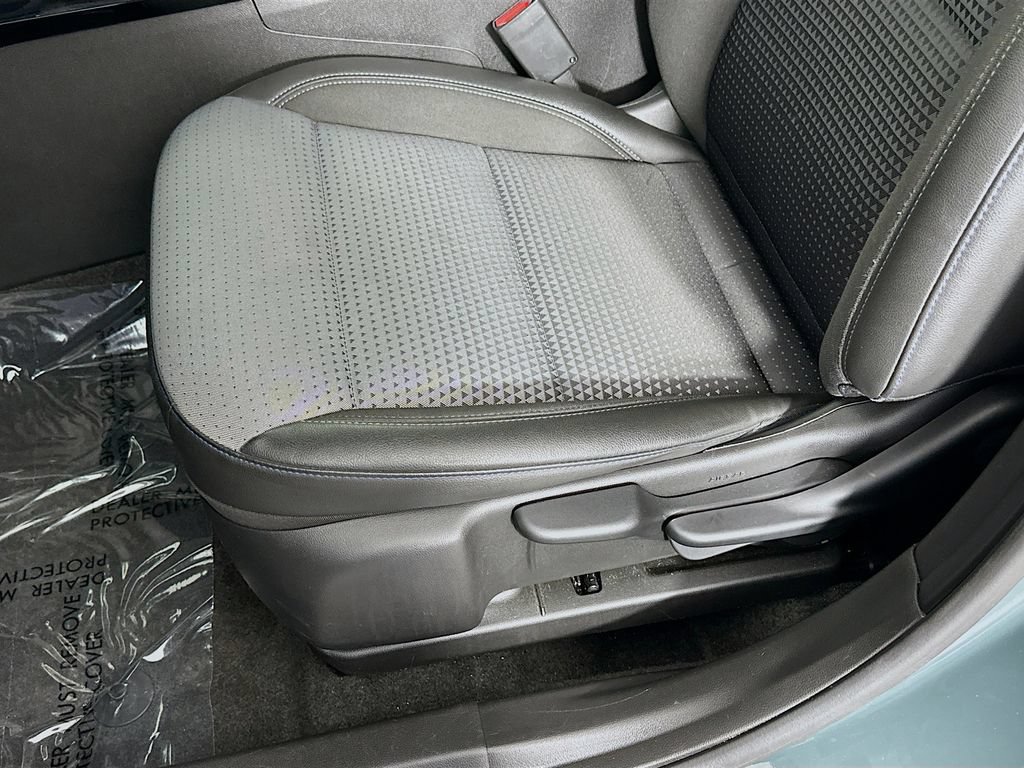 Used 2025 Chevrolet Trax LT FWD image 25